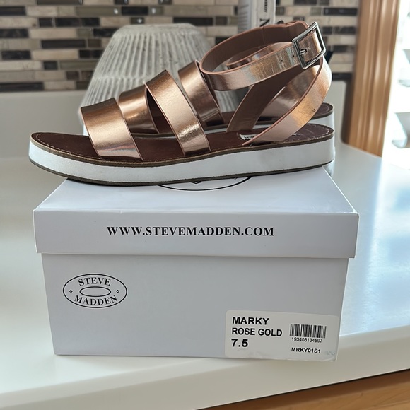 Steve Madden Marky Wedge Sandal •• Rose Gold Metallic - Picture 8 of 8